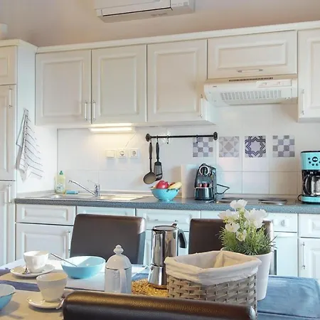 Lora With Beautiful Sea & Park View Apartman *