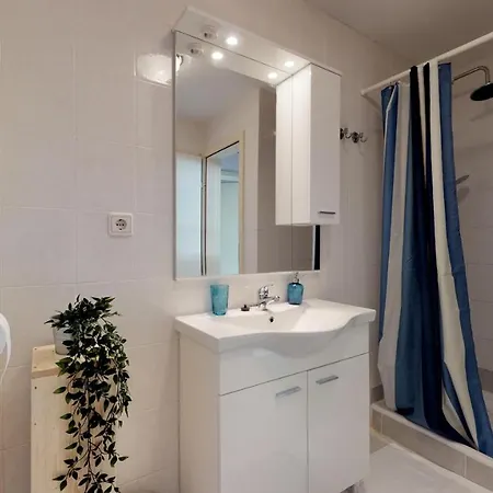 Lora Deluxe Superior 5 Star Apartment, Your Piece Of Heaven By The Sea & Park With Sea & Park View * Novigrad Istria