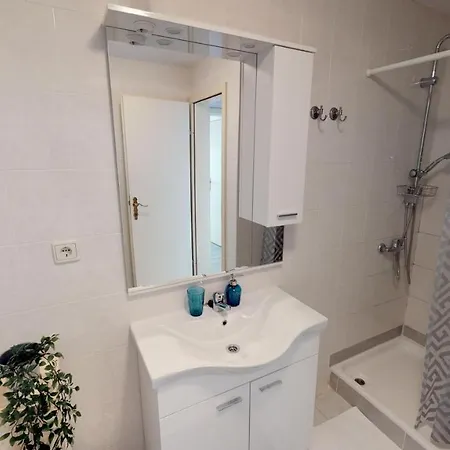 Apartman Lora With Beautiful Sea & Park View
