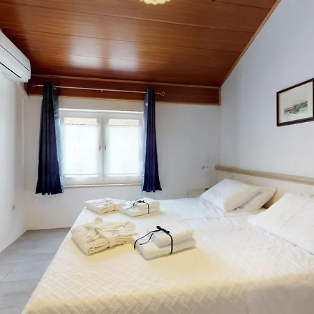 Lora Deluxe Superior 5 Star Apartment, Your Piece Of Heaven By The Sea & Park With Sea & Park View Novigrad Istria