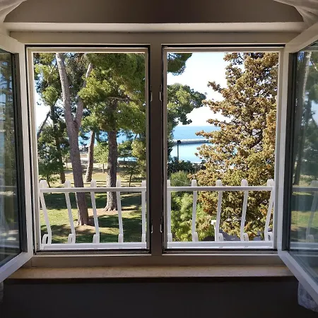 Lora With Beautiful Sea & Park View Novigrad Istria
