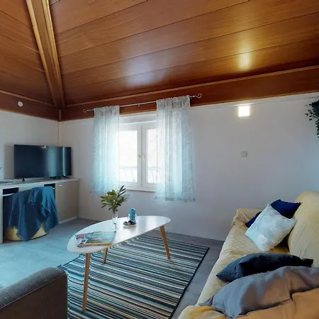 Lora Deluxe Superior 5 Star Apartment, Your Piece Of Heaven By The Sea & Park With Sea & Park View Novigrad Istria