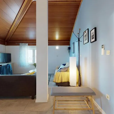 Apartmán Lora Deluxe Superior 5 Star Apartment, Your Piece Of Heaven By The Sea & Park With Sea & Park View